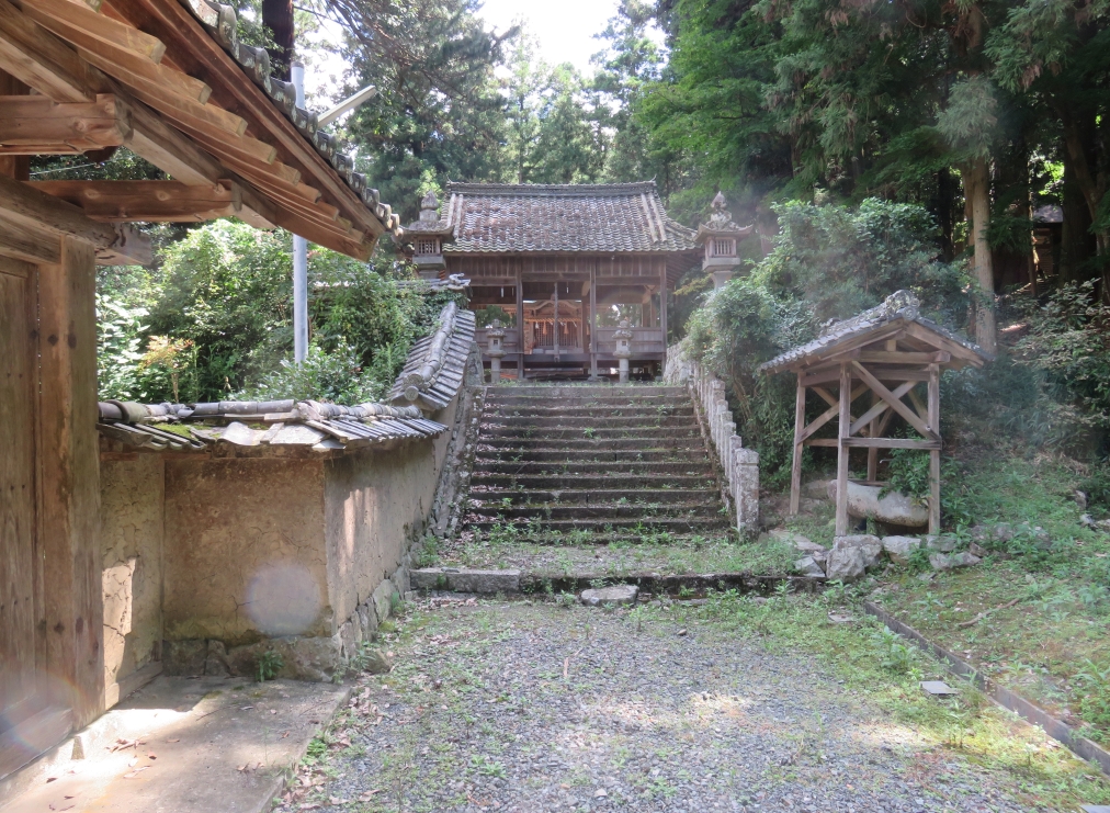 02 Shrine at Trailhead