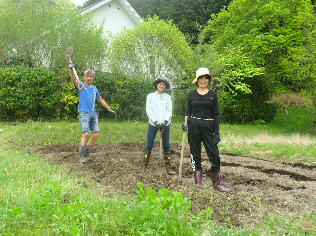 Garden-Hard-Work 03